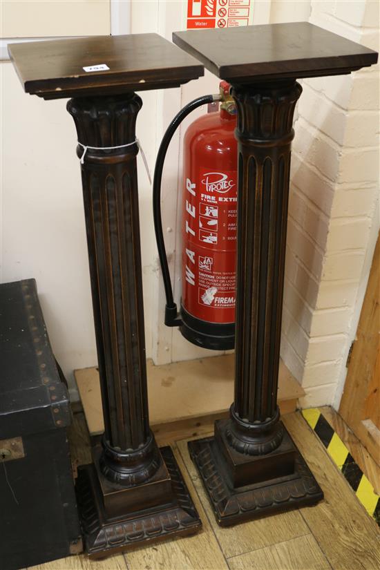 A pair of Italian beech columns, W.24cm